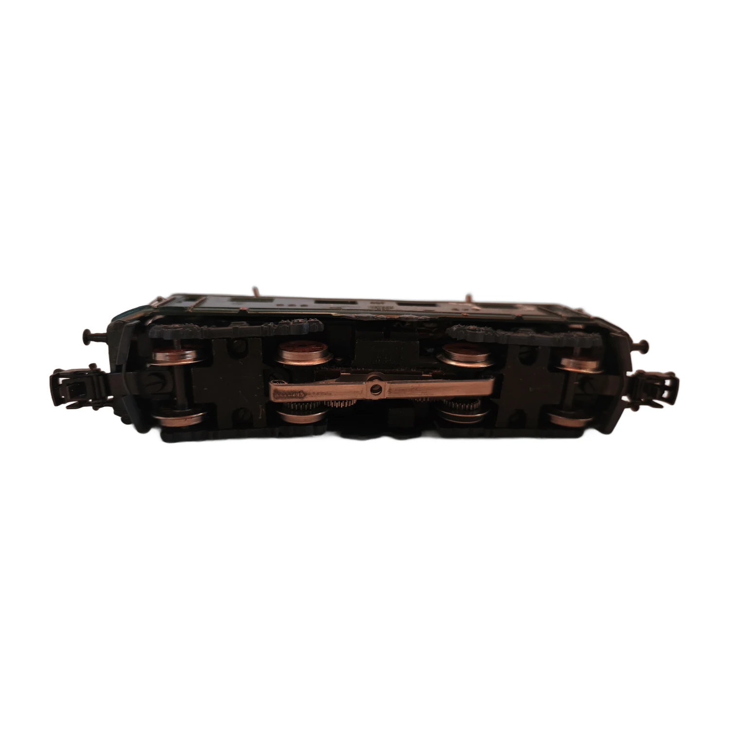 Vue de dessous du châssis Märklin 3014 avec frotteur central AC
