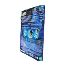 Vue de trois quarts arrière de la carte blister de la figurine