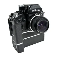 Appareil photo argentique Nikon F2 Photomic noir avec moteur et objectif Nikkor 28mm f/2.8