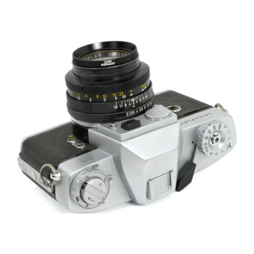 Dos de l'appareil photo Leicaflex montrant le viseur et le revêtement en vulcanite noire.