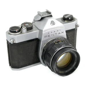 Appareil photo argentique Asahi Pentax SP 500 de face avec objectif Super-Takumar 55mm