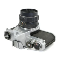 Vue de dessus de l'Asahi Pentax SP 500 montrant les molettes de réglage