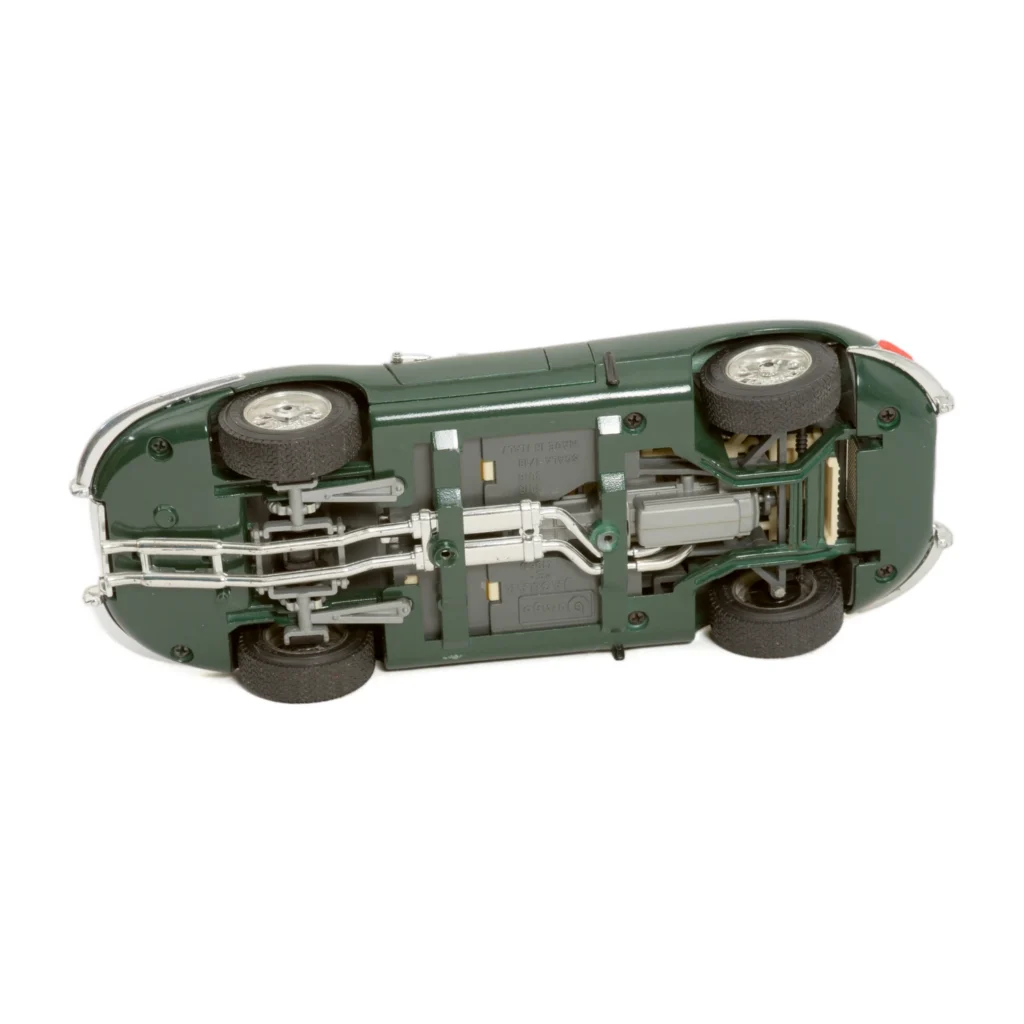 Châssis de la miniature Bburago 1/18 Jaguar E 1961 avec inscriptions Made in Italy