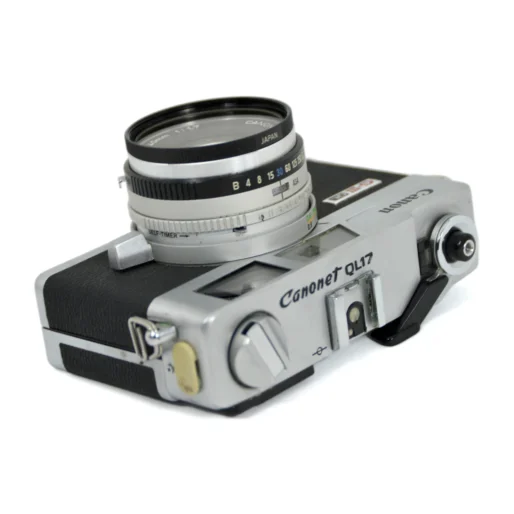 Vue de dessus de l'appareil photo Canonet QL17 montrant les réglages de l'objectif