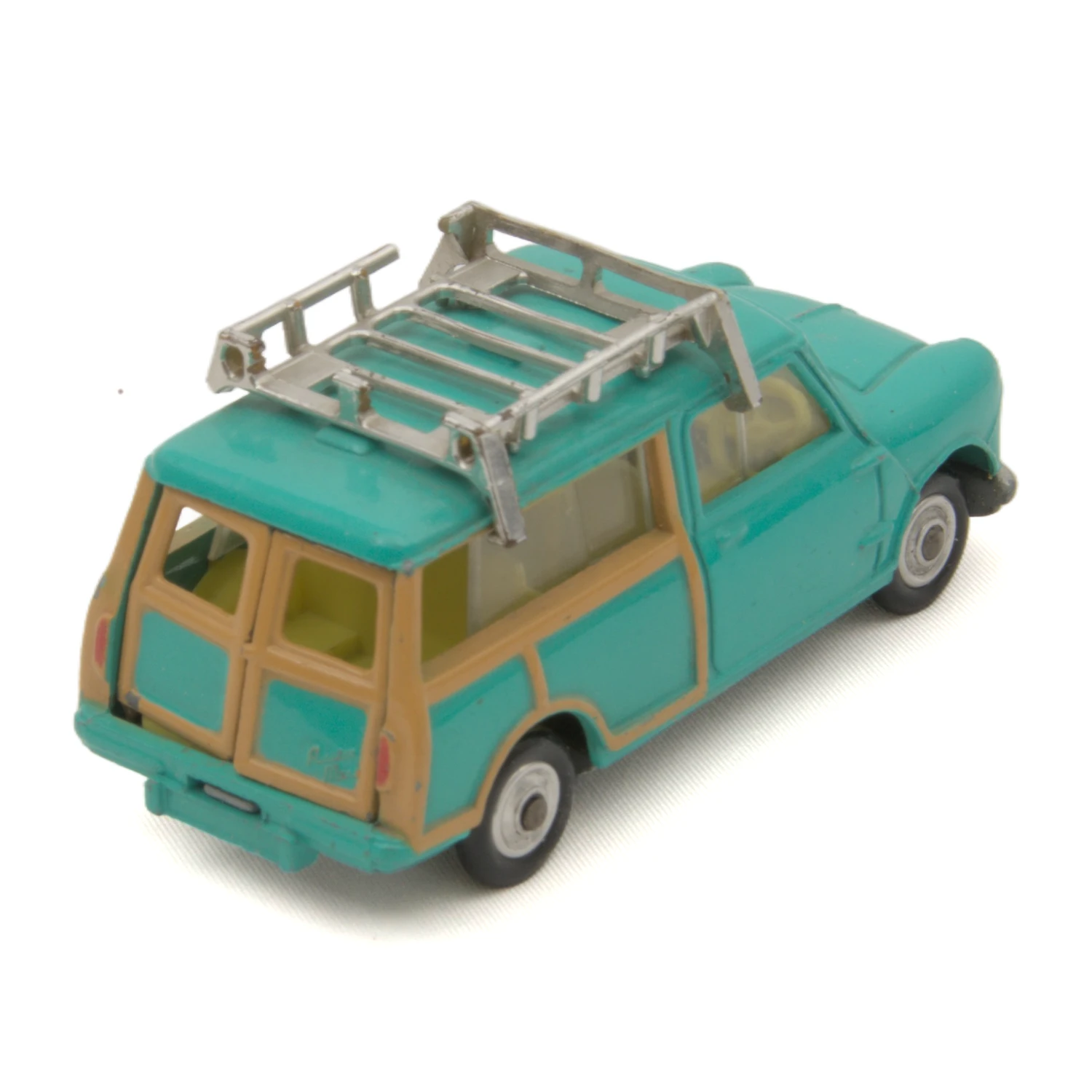 Arrière de la miniature Corgi Toys Austin Mini Countryman avec portes ouvrantes et galerie