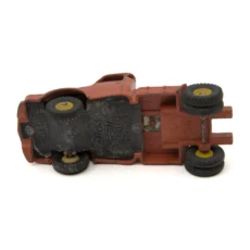 Vue du châssis du tracteur Willème Dinky Supertoys avec les inscriptions Meccano Made in France 36