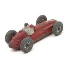 Voiture miniature Dinky Toys 231 Maserati rouge vue de trois quarts arrière