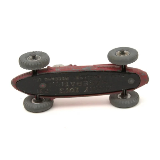 Châssis de la Dinky Toys 231 Maserati avec inscriptions Made in England