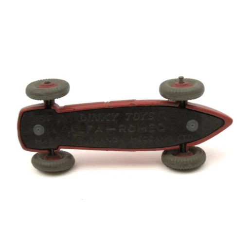 Châssis de la voiture miniature Dinky Toys 23F Alfa Romeo avec inscriptions