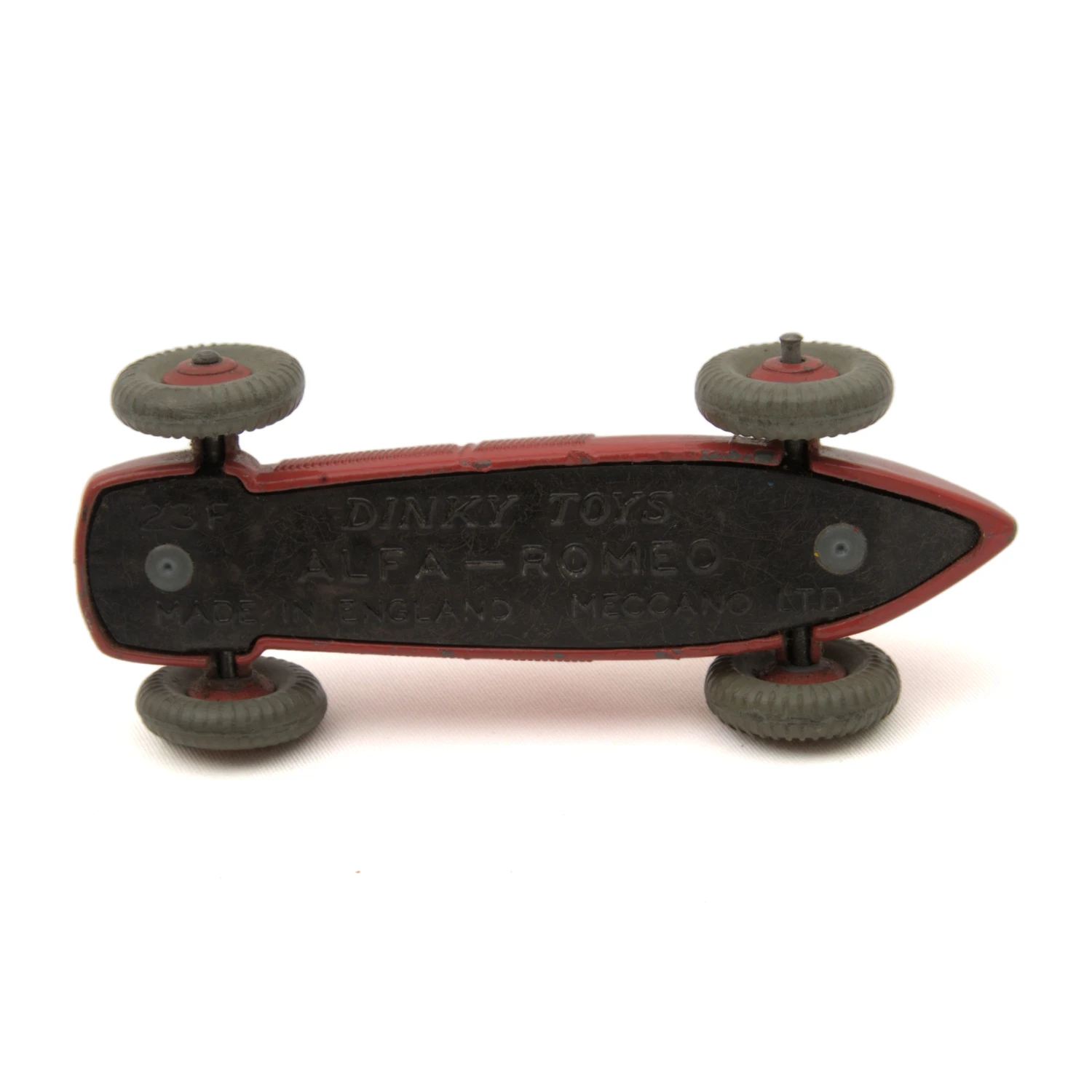 Châssis de la voiture miniature Dinky Toys 23F Alfa Romeo avec inscriptions