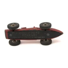 Châssis de la miniature Dinky Toys 23J Ferrari Made in France Meccano