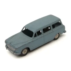 Miniature Dinky Toys 24F Peugeot 403 Familiale U5 bleu vue de trois quarts avant