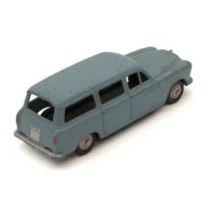 Miniature Dinky Toys 24F Peugeot 403 Familiale U5 bleu vue de trois quarts arrière