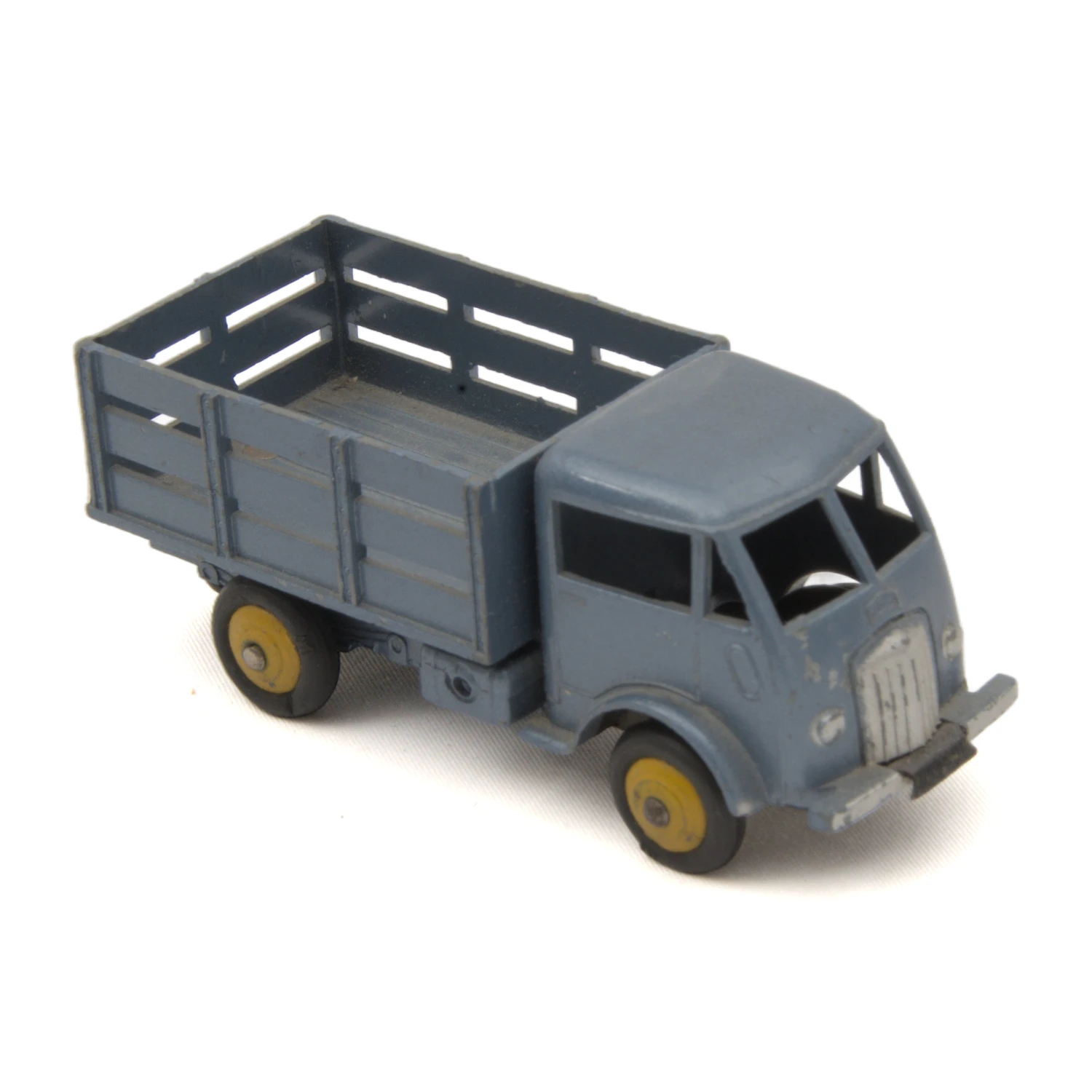 Camion Dinky Toys 25A plateau à ridelles bleu vue de face et profil