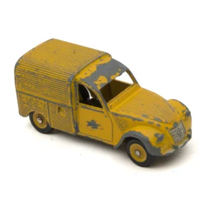 Miniature Dinky Toys Citroën 2CV fourgonnette jaune PTT vue de trois quarts avant