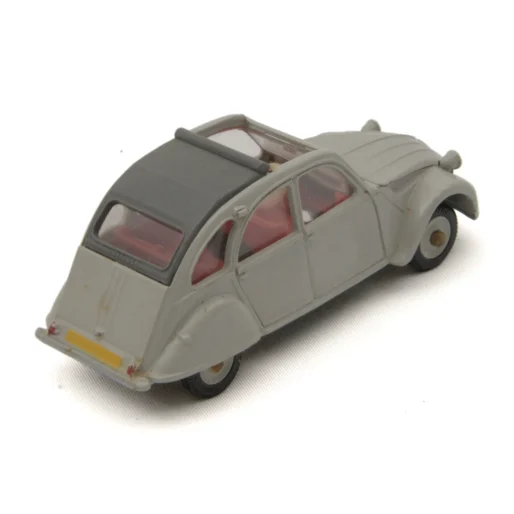 Vue de trois quarts arrière de la Citroën 2CV Dinky Toys 500 montrant le toit gris foncé