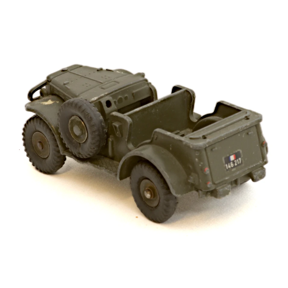 Vue de trois quarts arrière du Dodge Command Car Dinky Toys