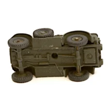 Vue du châssis Dinky Toys Made in France avec référence 810