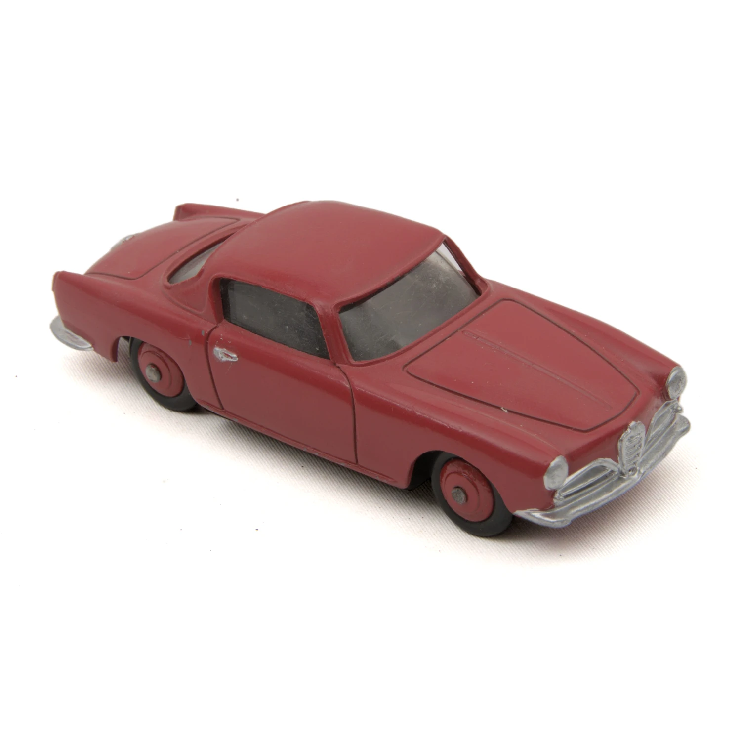 Miniature Dinky Toys 24J Coupé Alfa Romeo rouge vue de 3/4 avant