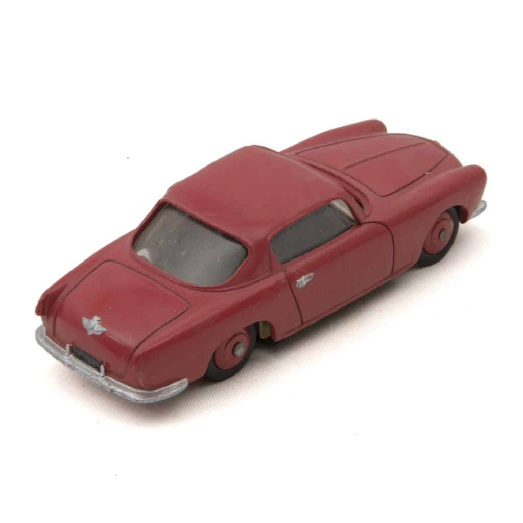 Miniature Dinky Toys 24J Coupé Alfa Romeo rouge vue de 3/4 arrière