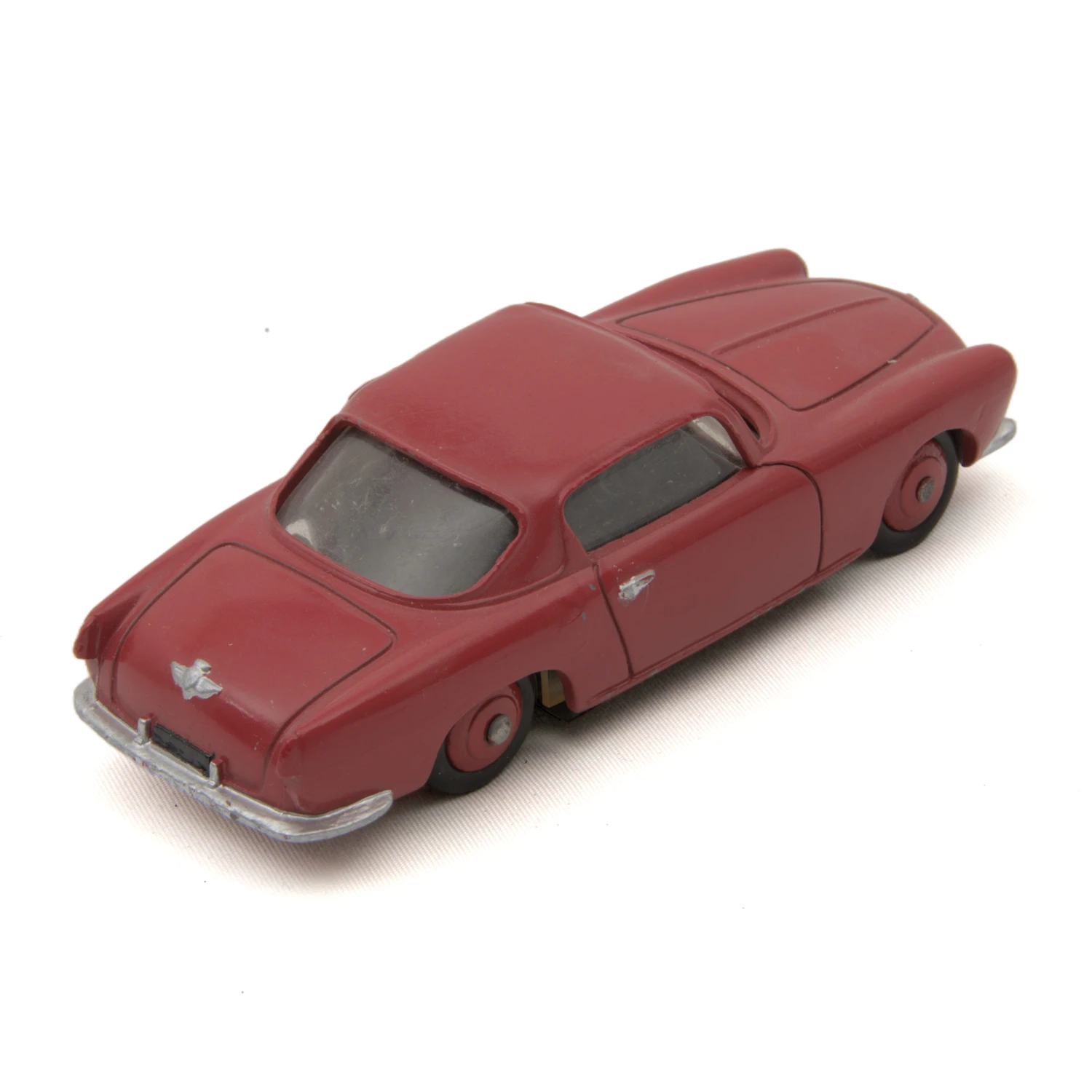 Miniature Dinky Toys 24J Coupé Alfa Romeo rouge vue de 3/4 arrière