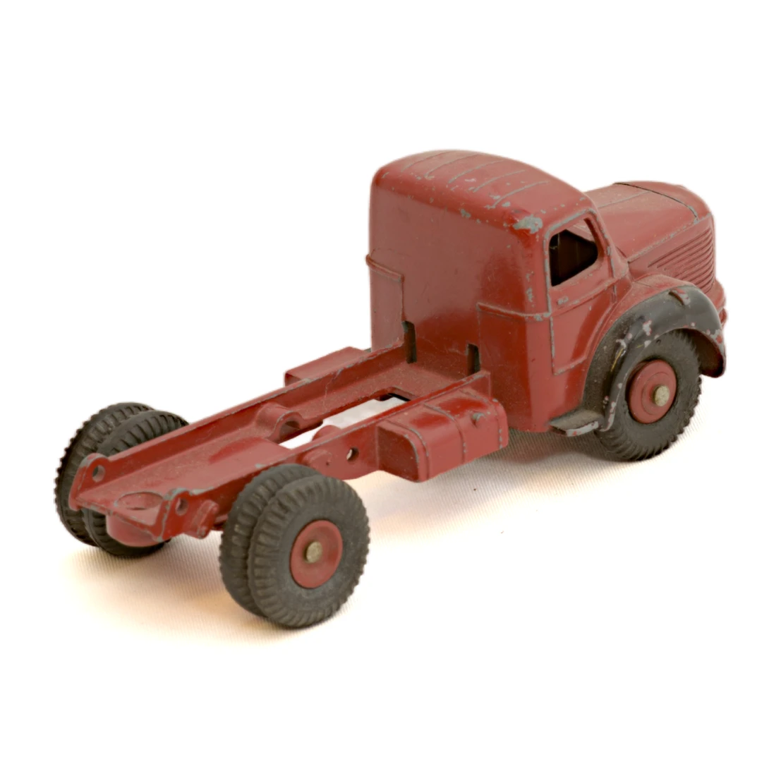 Vue arrière du châssis Berliet Dinky Toys montrant l