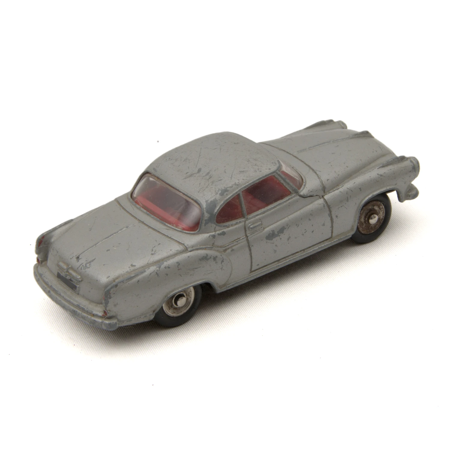 Voiture miniature Dinky Toys Borgward Isabella grise vue de trois quarts arrière