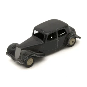 Miniature Dinky Toys Citroën 11 BL Traction Avant noire vue de trois quarts avant