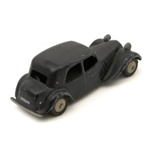 Miniature Dinky Toys Citroën 11 BL Traction Avant noire vue de trois quarts arrière
