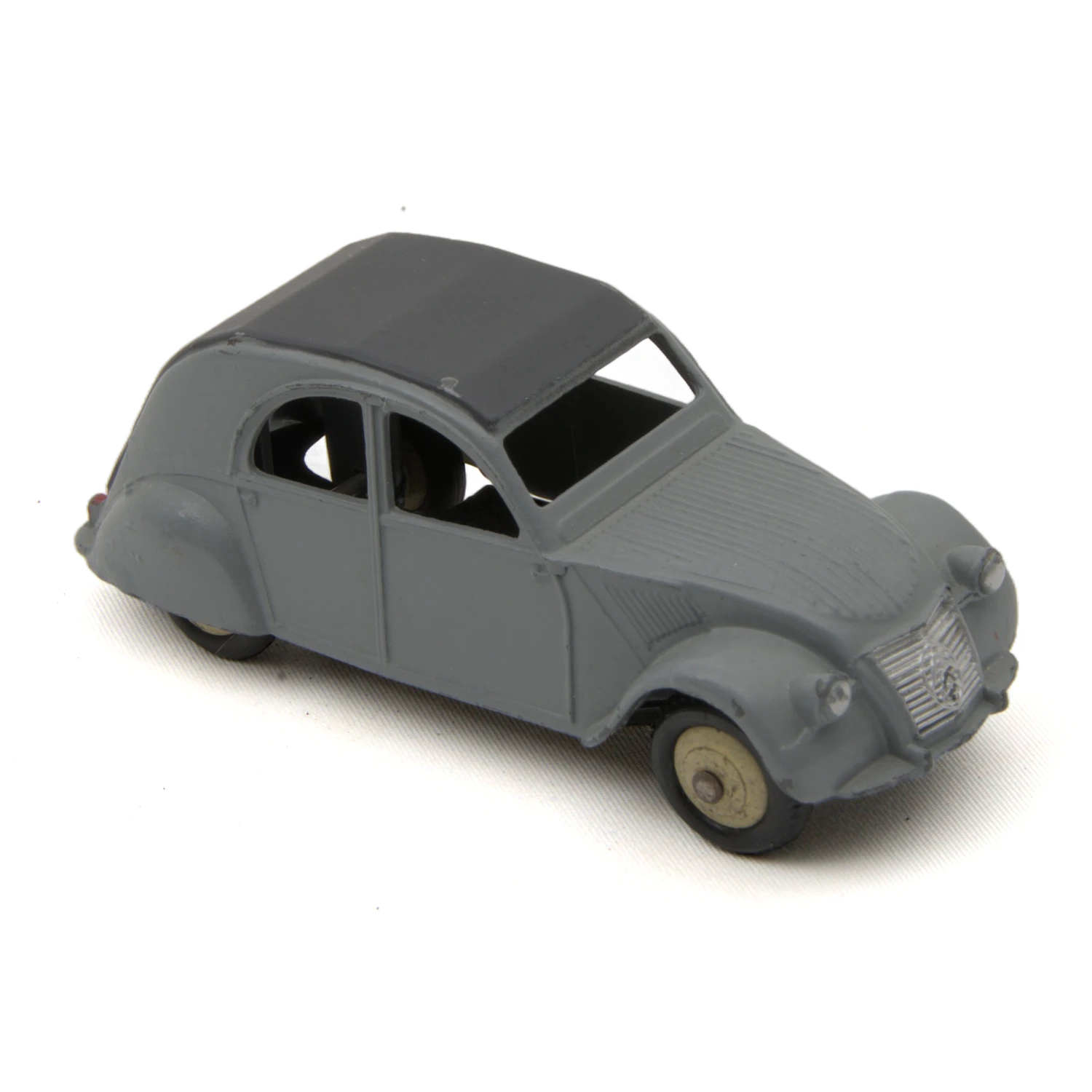 Miniature Dinky Toys Citroën 2CV grise vue de 3/4 avant avec éclats de peinture