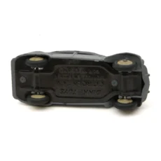 Châssis noir de la miniature Dinky Toys Citroën 2CV avec inscriptions Meccano France