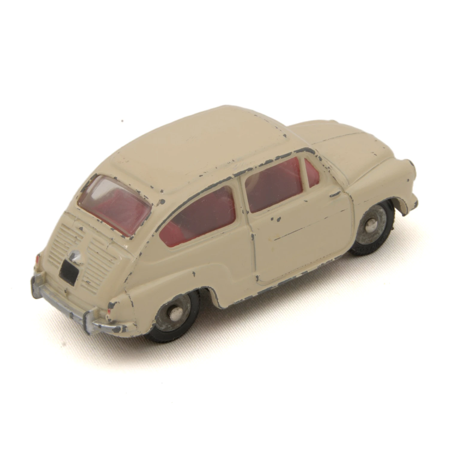Voiture miniature Dinky Toys Fiat 600 D beige vue de 3/4 arrière
