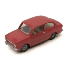 Vue de trois quarts avant de la voiture miniature Dinky Toys Fiat 850 rouge