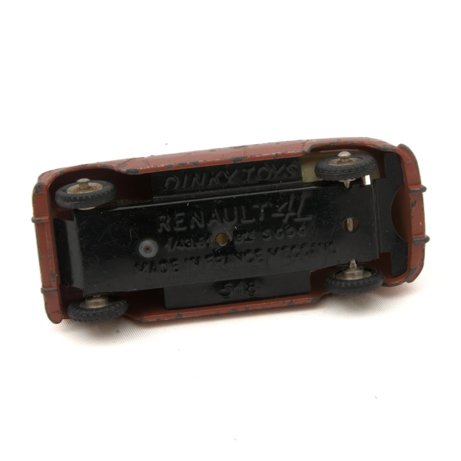 Châssis de la miniature Dinky Toys Renault 4L avec inscriptions Made in France Meccano 518