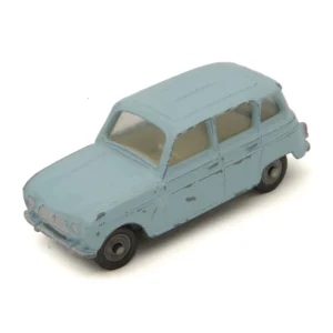 Miniature Dinky Toys Renault 4L bleu ciel vue de trois quarts avant