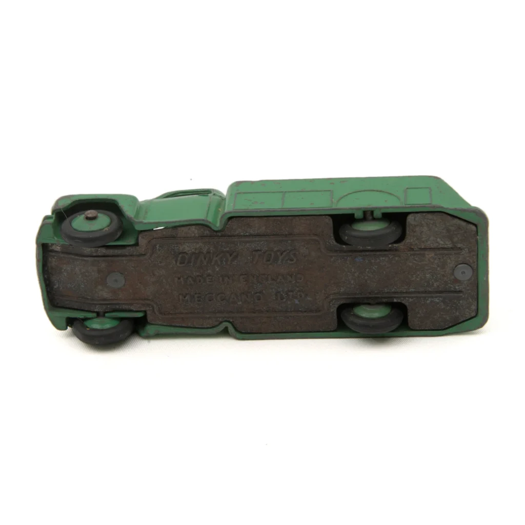 Camion citerne miniature Dinky Toys Studebaker vert