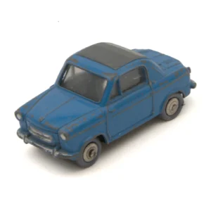 Voiture miniature Dinky Toys Vespa 400 bleue vue de trois quarts avant avec éclats de peinture
