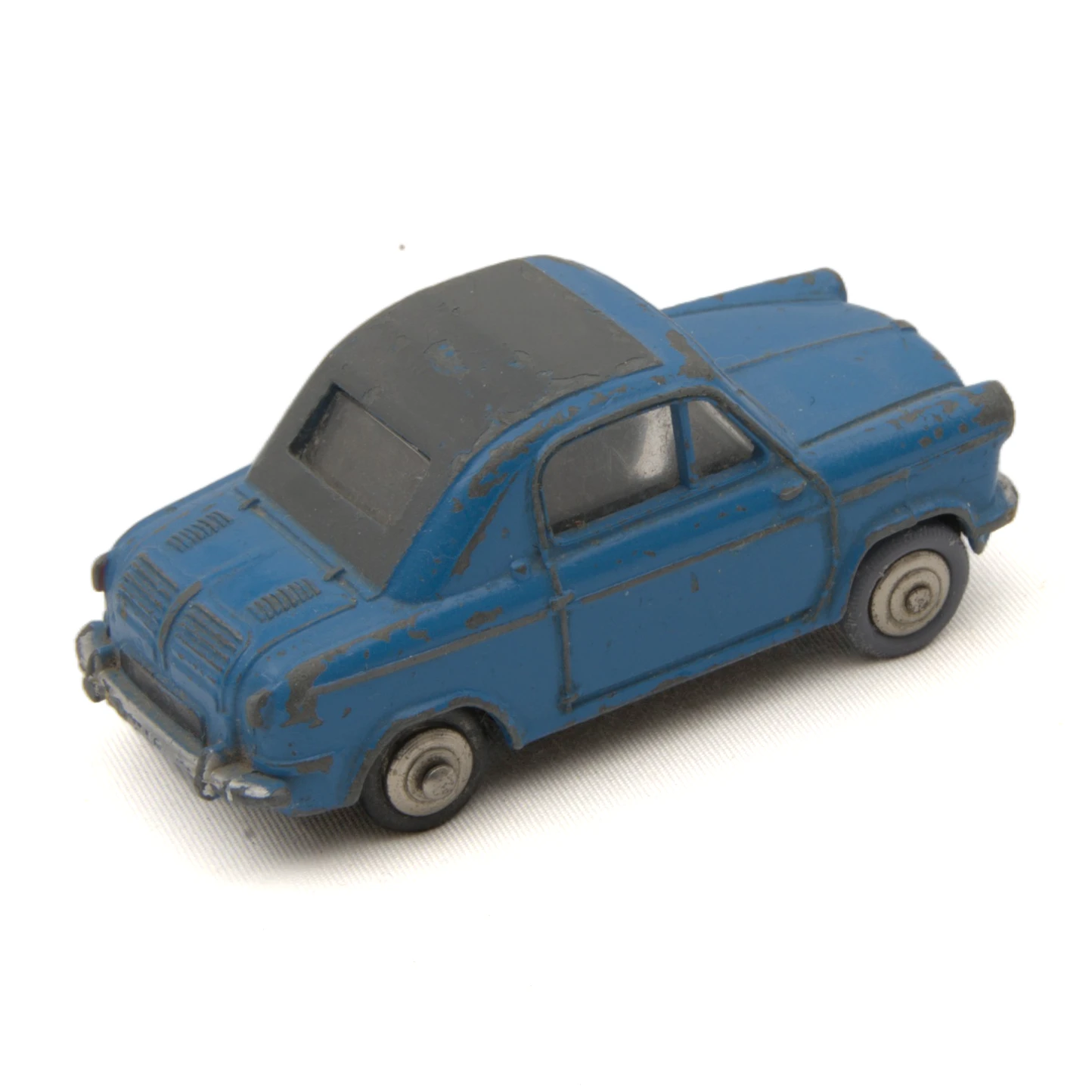 Voiture miniature Dinky Toys Vespa 400 bleue vue de trois quarts arrière