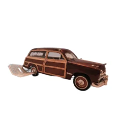Vue de trois quarts avant de la miniature Ford Woody Wagon 1949 marron par Franklin Mint