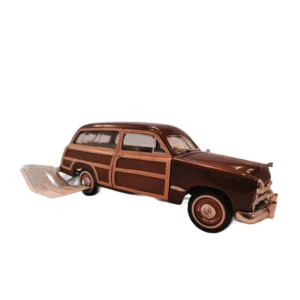 Vue de trois quarts avant de la miniature Ford Woody Wagon 1949 marron par Franklin Mint
