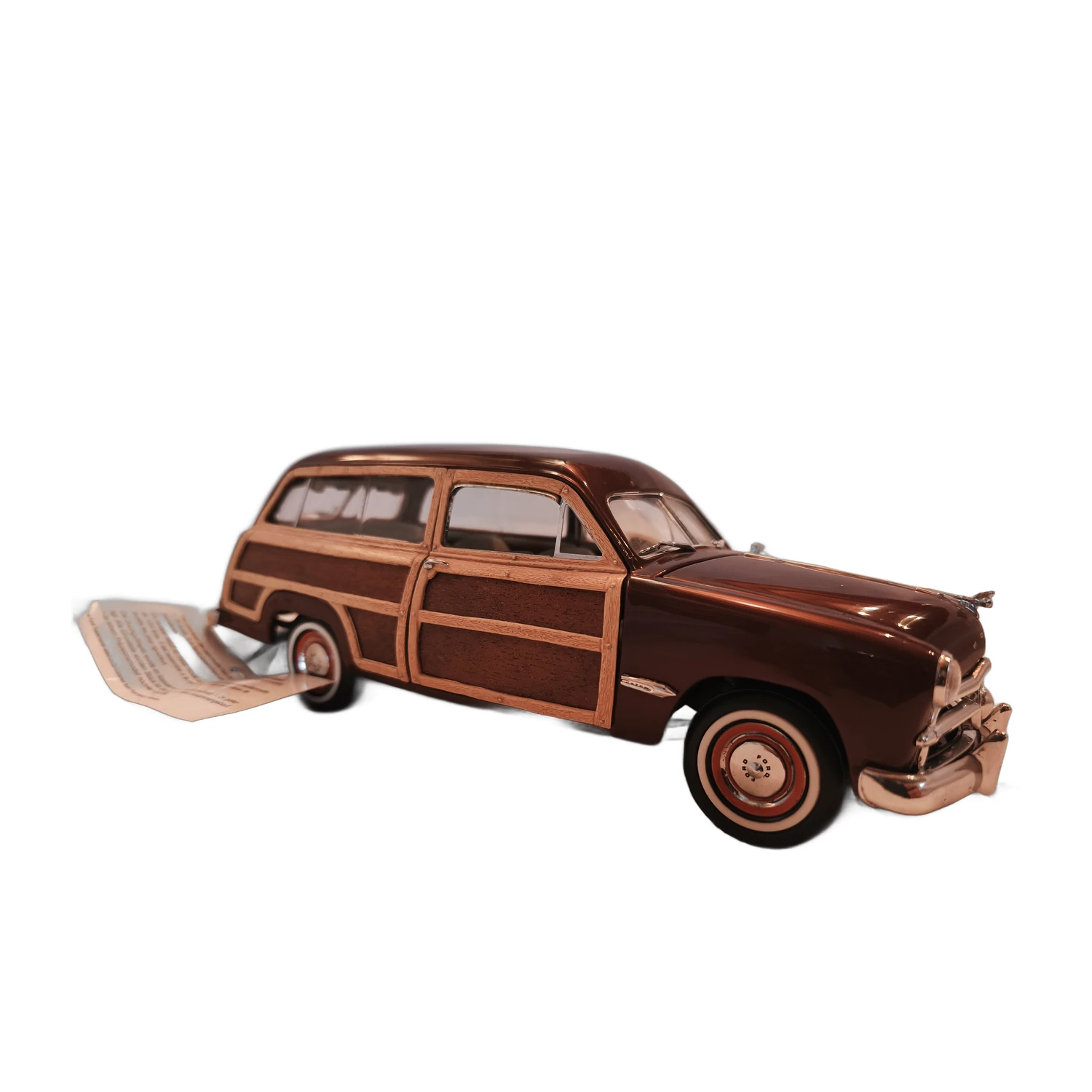 Vue de trois quarts avant de la miniature Ford Woody Wagon 1949 marron par Franklin Mint