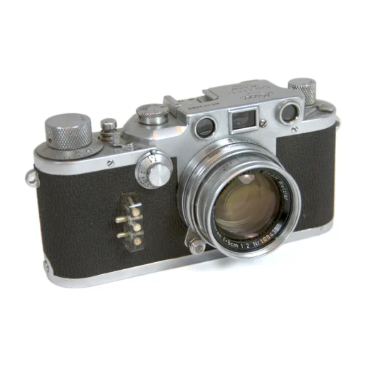 Face avant de l'appareil photo Leica IIIc avec objectif Summicron 5cm et modification flash