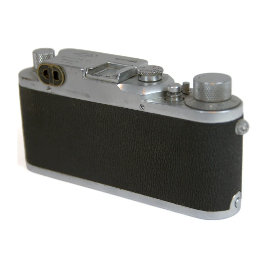 Dos de l'appareil photo Leica IIIc montrant le revêtement en vulcanite noire