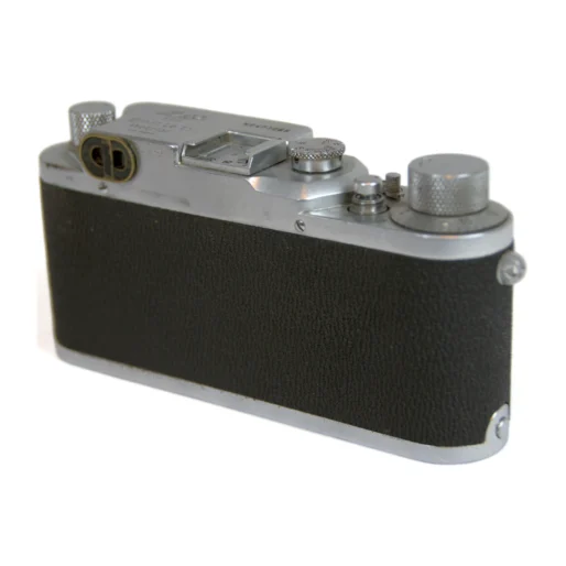 Dos de l'appareil photo Leica IIIc montrant le revêtement en vulcanite noire