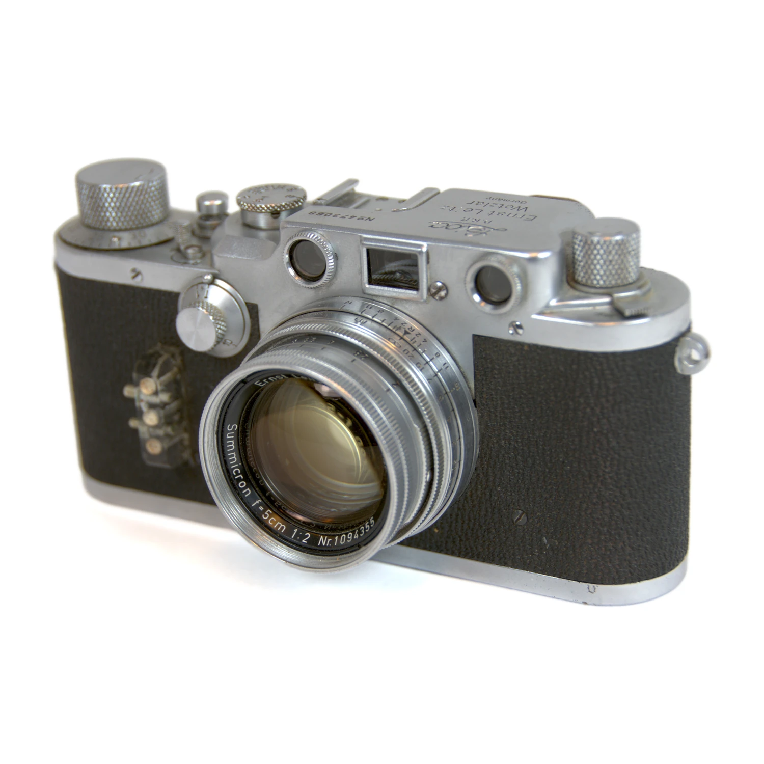 Vue de dessus du Leica IIIc avec gravures Ernst Leitz Wetzlar et numéro de série