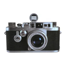 Vue de face du Leica IIIf montrant l'objectif rentrant Leitz Elmar