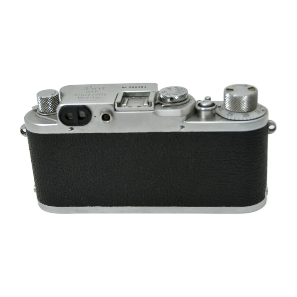Vue arrière du boîtier Leica IIIf montrant le viseur et le revêtement en vulcanite