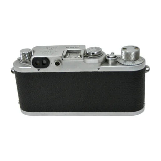 Vue arrière du boîtier Leica IIIf montrant le viseur et le revêtement en vulcanite