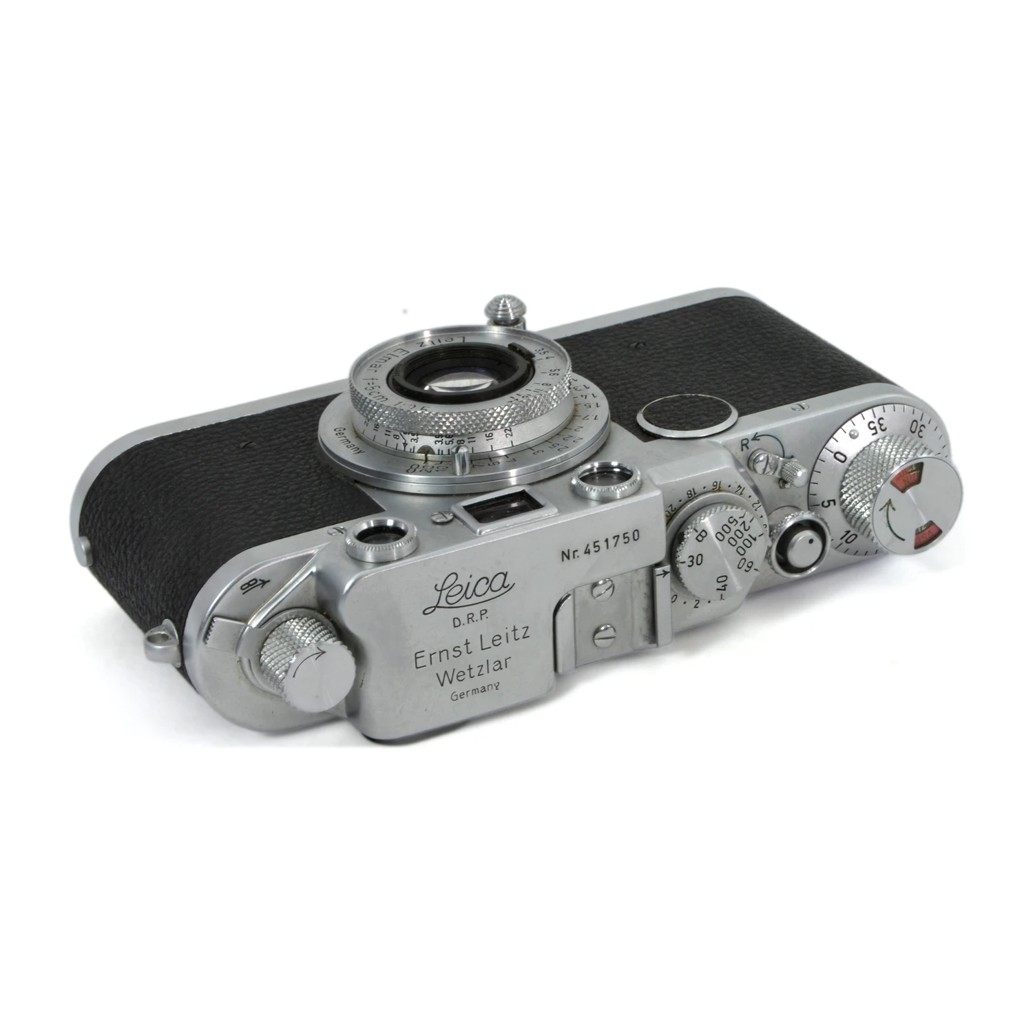 Appareil photo Leica IIIf vu de face avec objectif rétractable Elmar