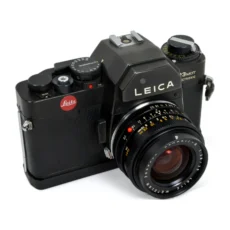 Appareil photo reflex argentique Leica R3 MOT Electronic noir de face avec objectif